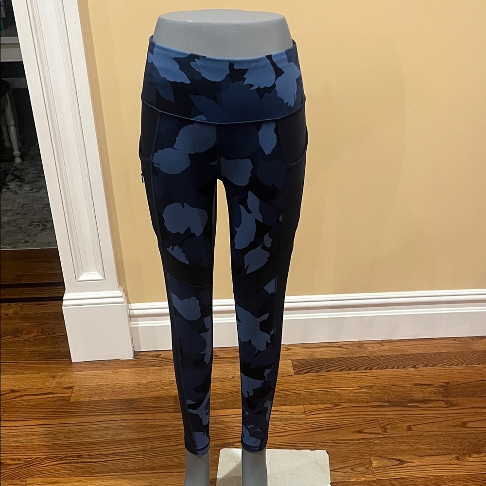 Athleta Navy and Black Camouflage Leggings women size XS